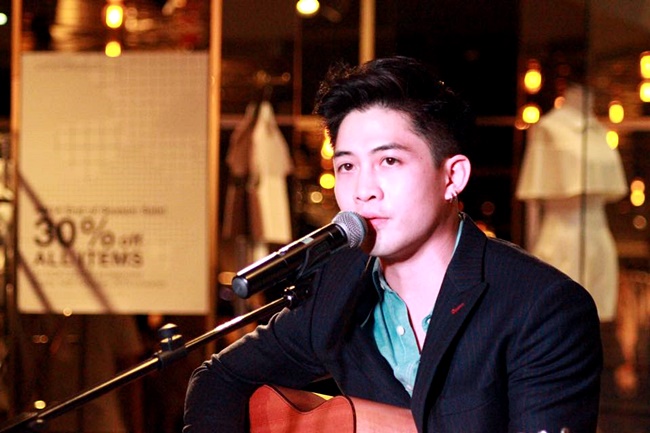 แม็กซ์ เจนมานะ แม็กซ์ เจนมานะ