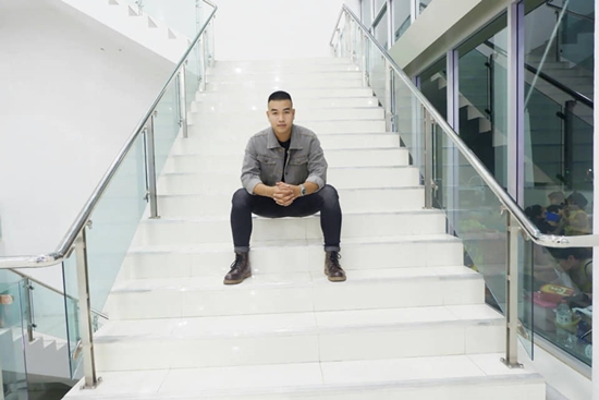 เบนซ์ โยธี เบนซ์ โยธี