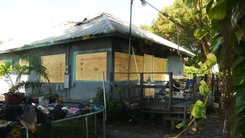 สุนัขช่วยเจ้าของรอดจากไฟไหม้บ้าน สุนัขช่วยเจ้าของรอดจากไฟไหม้บ้าน