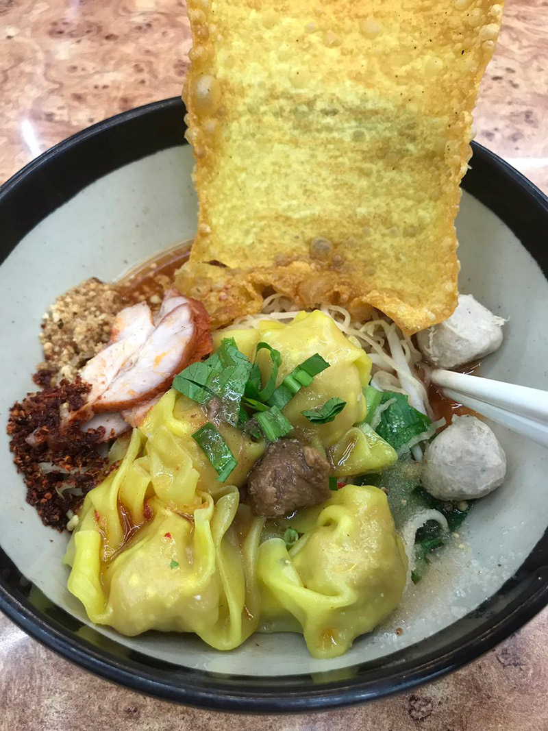 ก๋วยเตี๋ยวร้านดังย่านสยามเกี๊ยวไม่สุก ก๋วยเตี๋ยวร้านดังย่านสยามเกี๊ยวไม่สุก