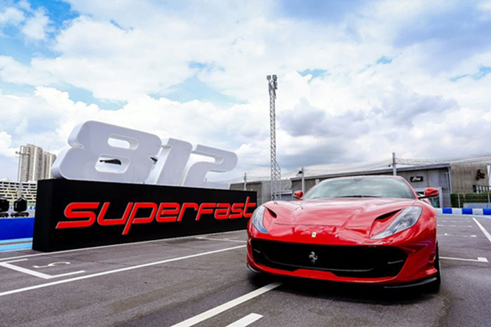 รถ Ferrari 812 SuperFast รถ Ferrari 812 SuperFast