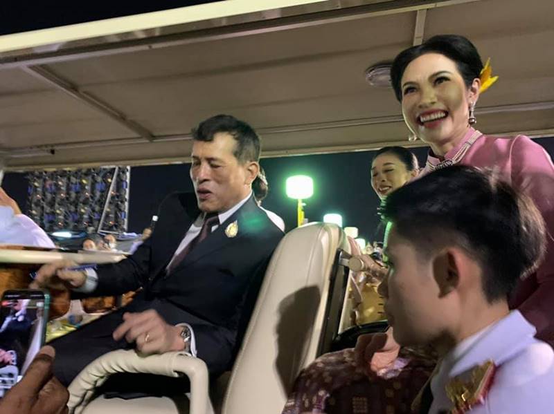 ในหลวง พระราชินี เสด็จฯ ในหลวง พระราชินี เสด็จฯ