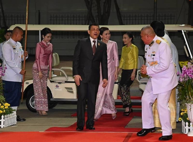 ในหลวง พระราชินี เสด็จฯ ในหลวง พระราชินี เสด็จฯ