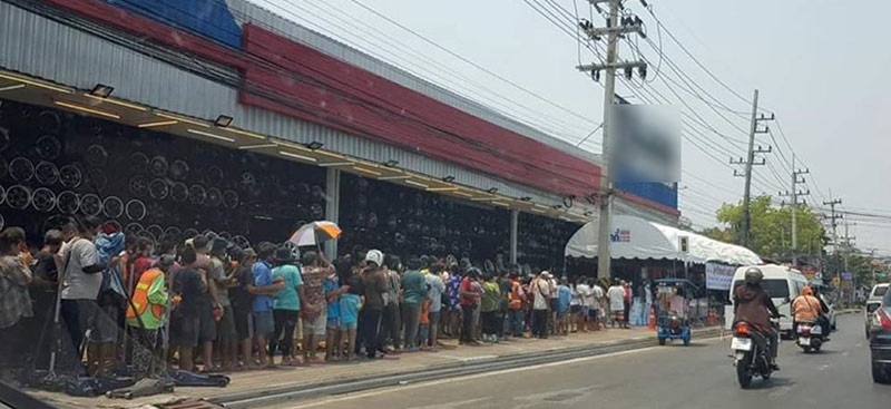 แจกข้าวกล่องฟรี แจกข้าวกล่องฟรี