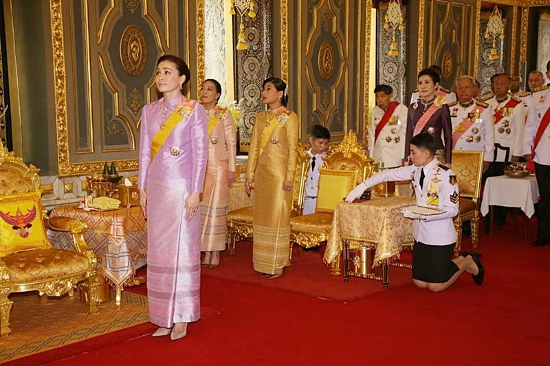 ในหลวง ร.10 ในหลวง ร.10