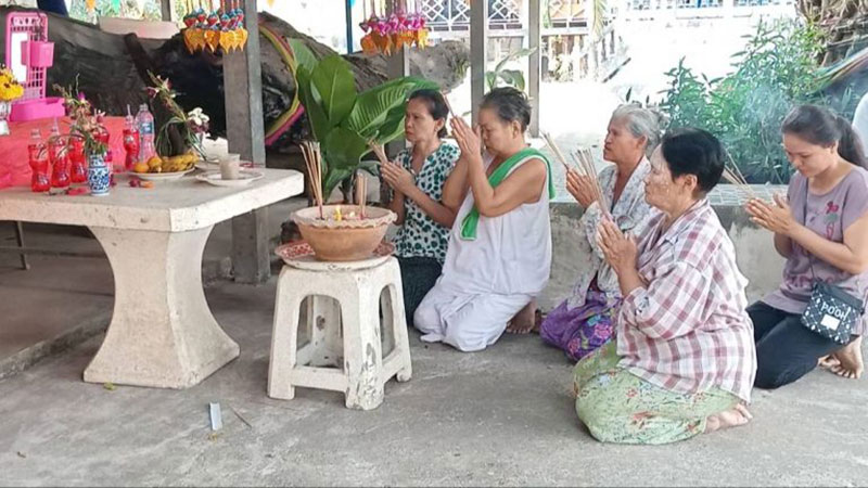 แห่ขอเลขเด็ดเจ้าแม่ตะเคียนทอง แห่ขอเลขเด็ดเจ้าแม่ตะเคียนทอง