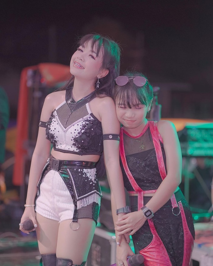 เจนนี่ ลิลลี่ เจนนี่ ลิลลี่