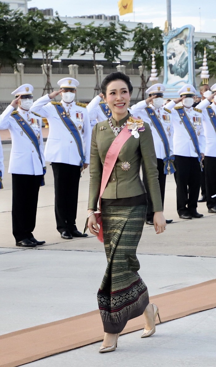 ในหลวง พระราชินี ในหลวง พระราชินี