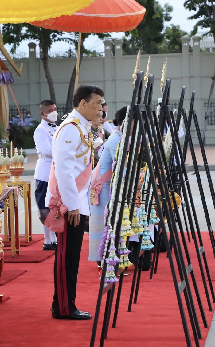 ในหลวง พระราชินี ในหลวง พระราชินี