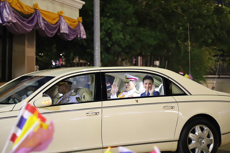 ในหลวง พระราชินี ในหลวง พระราชินี