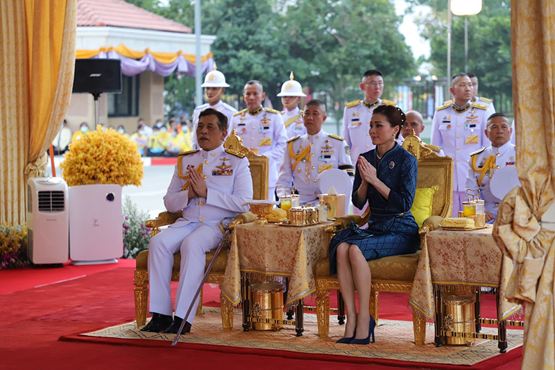 ในหลวง พระราชินี ในหลวง พระราชินี
