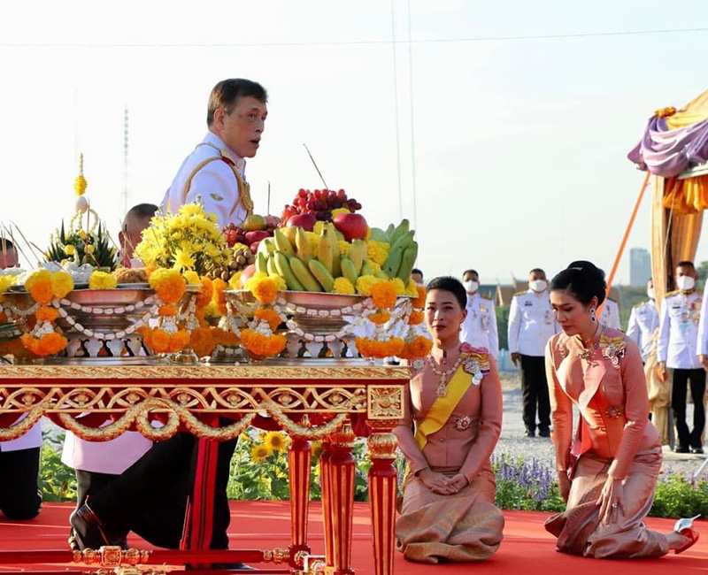 ในหลวง - พระราชินี เสด็จฯ วางศิลาฤกษ์พระบรมราชานุสาวรีย์ รัชกาลที่ 9 ในหลวง - พระราชินี เสด็จฯ วางศิลาฤกษ์พระบรมราชานุสาวรีย์ รัชกาลที่ 9