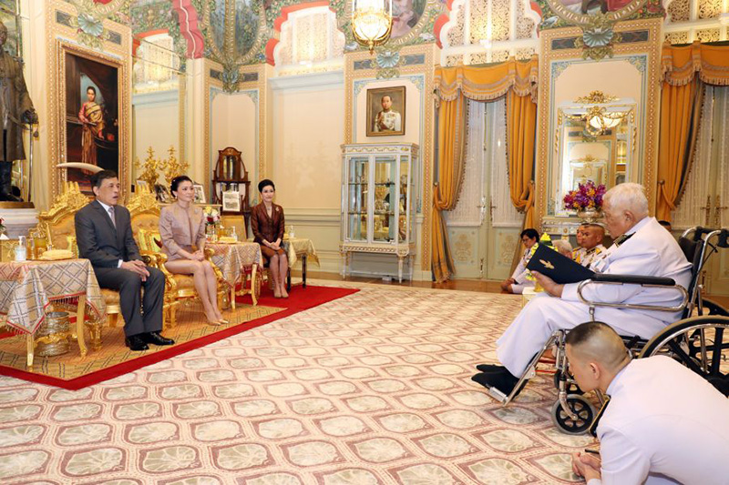 ในหลวง ร.10 พระราชินี เสด็จฯ ออก พร้อมด้วย เจ้าคุณพระ ในหลวง ร.10 พระราชินี เสด็จฯ ออก พร้อมด้วย เจ้าคุณพระ