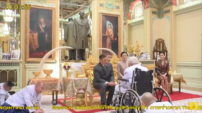 ในหลวง ร.10 พระราชินี เสด็จฯ ออก พร้อมด้วย เจ้าคุณพระ ในหลวง ร.10 พระราชินี เสด็จฯ ออก พร้อมด้วย เจ้าคุณพระ