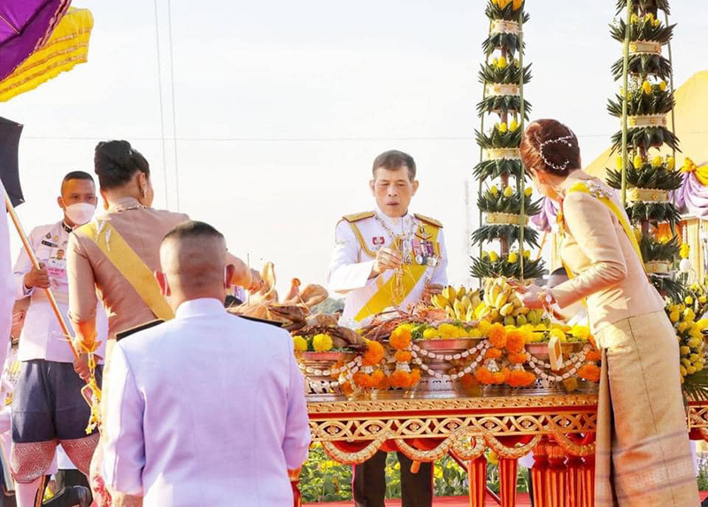 ในหลวง - พระราชินี เสด็จฯ วางศิลาฤกษ์พระบรมราชานุสาวรีย์ รัชกาลที่ 9 ในหลวง - พระราชินี เสด็จฯ วางศิลาฤกษ์พระบรมราชานุสาวรีย์ รัชกาลที่ 9