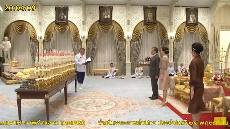 ในหลวง ร.10 พระราชินี เสด็จฯ ออก พร้อมด้วย เจ้าคุณพระ ในหลวง ร.10 พระราชินี เสด็จฯ ออก พร้อมด้วย เจ้าคุณพระ