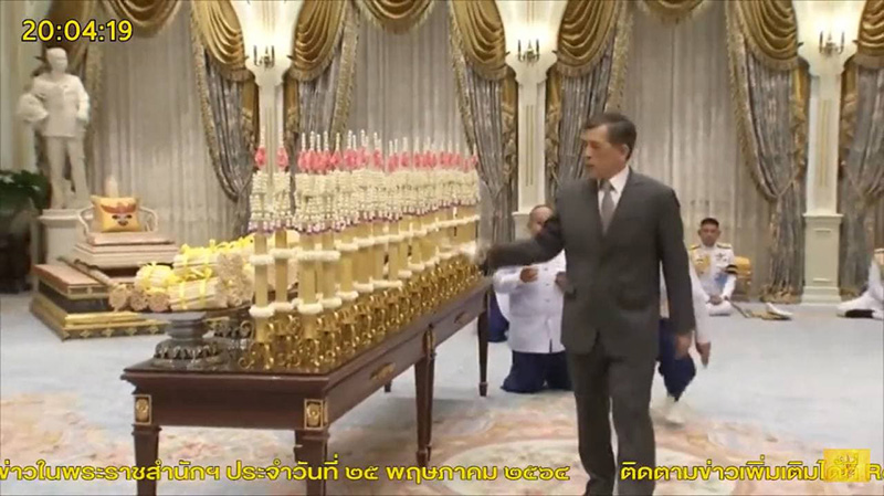 ในหลวง ร.10 พระราชินี เสด็จฯ ออก พร้อมด้วย เจ้าคุณพระ ในหลวง ร.10 พระราชินี เสด็จฯ ออก พร้อมด้วย เจ้าคุณพระ