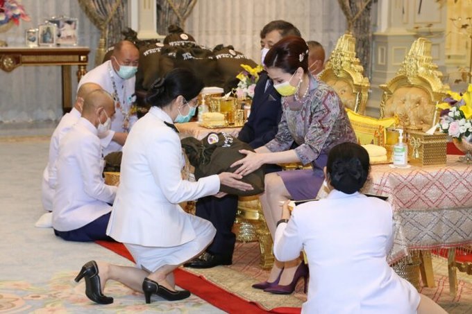 ในหลวง - พระราชินี พระราชทานถุงพระราชทานกำลังใจ รพ.แม่ข่าย รพ.สนาม 49 แห่ง ในหลวง - พระราชินี พระราชทานถุงพระราชทานกำลังใจ รพ.แม่ข่าย รพ.สนาม 49 แห่ง