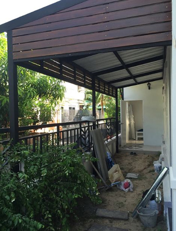 จัดสวนข้างบ้านทาวน์เฮ้าส์ และต่อเติมหลังคากันแดด จัดสวนข้างบ้านทาวน์เฮ้าส์ และต่อเติมหลังคากันแดด