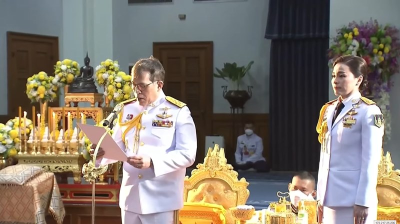 ในหลวง พระราชินี ในหลวง พระราชินี