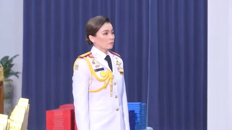 ในหลวง พระราชินี ในหลวง พระราชินี