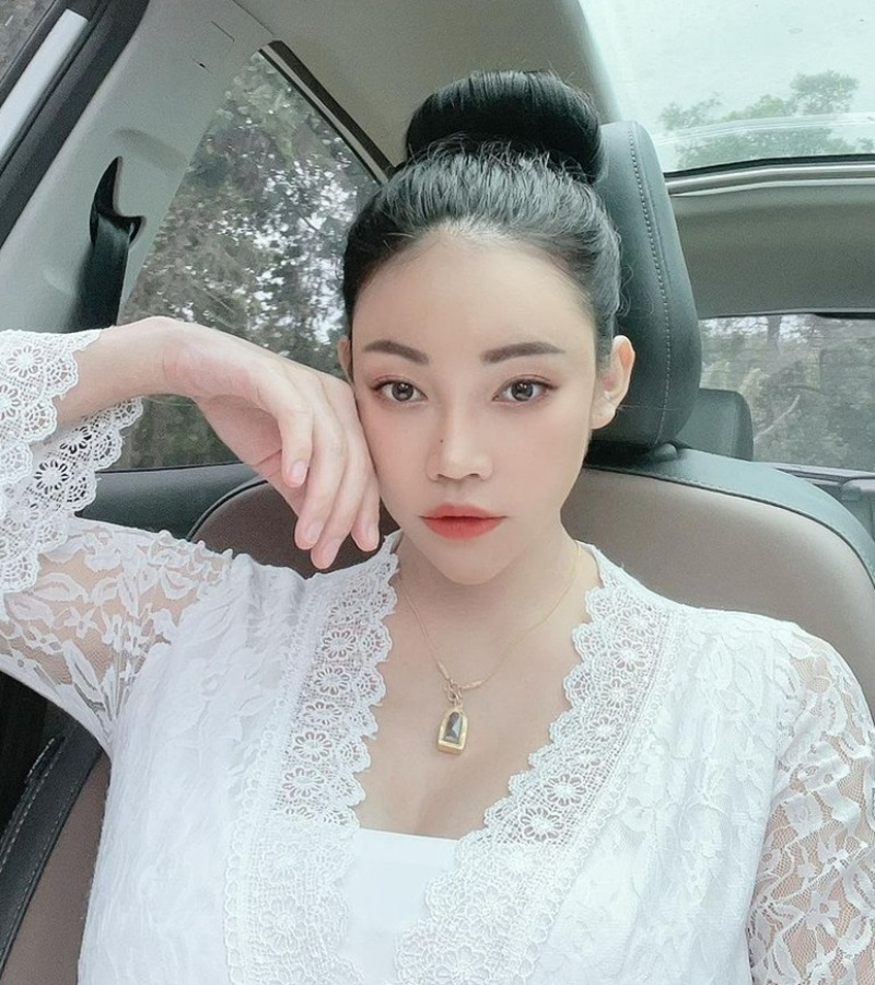 เอ็มมี่ อมลวรรณ เอ็มมี่ อมลวรรณ