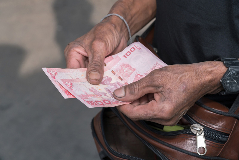 ครม ไฟเขียว อนุมัติงบ 2 6 พันล้าน เพิ่มเงินพิเศษบัตรคนจน 200 บาท ครม ไฟเขียว อนุมัติงบ 2 6 พันล้าน เพิ่มเงินพิเศษบัตรคนจน 200 บาท