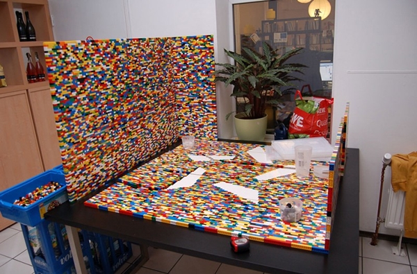 เจ๋ง ! พาร์ทิชั่นห้องครัวสีแจ่ม จากเลโก้กว่า 55,000 ชิ้น
