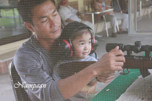 น้องน้ำปั่น สาวน้อยผู้หลงรักการยิงปืน