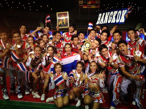 เชียร์ลีดเดอร์ ม.กรุงเทพ โค่นสหรัฐฯ คว้าแชมป์โลกสำเร็จ เชียร์ลีดเดอร์ ม.กรุงเทพ โค่นสหรัฐฯ คว้าแชมป์โลกสำเร็จ