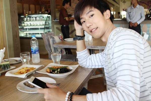 พ่อค้าข้าวขาหมูสุดหล่อ พ่อค้าข้าวขาหมูสุดหล่อ