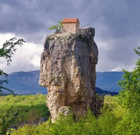 Katskhi Pillar