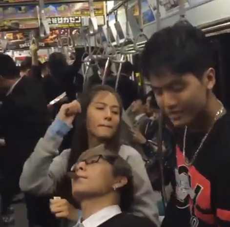  คนญี่ปุ่นว่าไง...ข่าวแก๊งฮอร์โมนไปทำงามไส้ เต้นบนรถไฟฟ้าที่ญี่ปุ่น