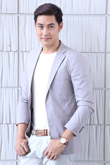 แอมป์ พีรวัศ แอมป์ พีรวัศ