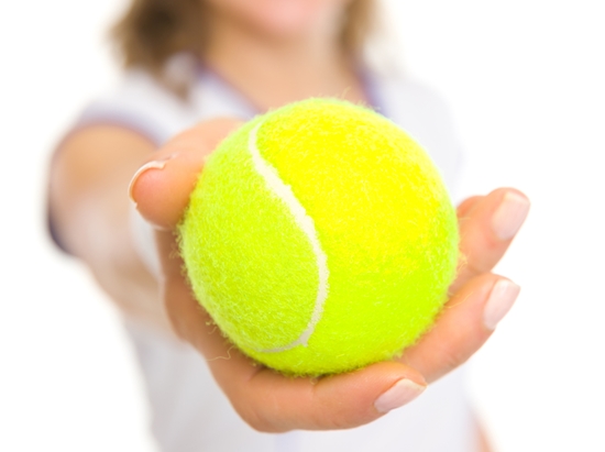 5 ท่าเด็ดพิชิตอาการปวดเมื่อยด้วยลูกเทนนิส