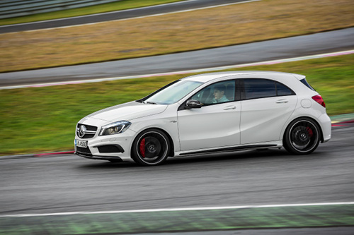 หรูเริ่ดแต่ทรงพลัง กับ Mercedes Benz A45 AMG 