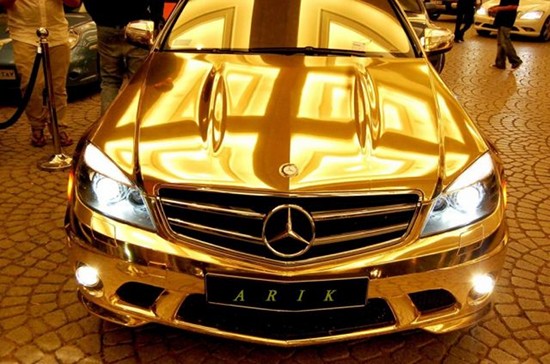 Gold Mercedes C 63 รถสปอร์ตหรูฉาบทอง