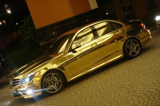 Gold Mercedes C 63 รถสปอร์ตหรูฉาบทอง