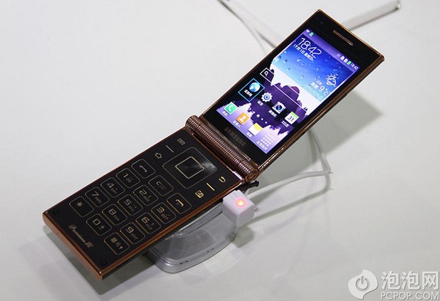 Samsung W2014 แอนดรอยด์โฟนฝาพับสเปคแรง ขุมพลัง Snapdragon 800
