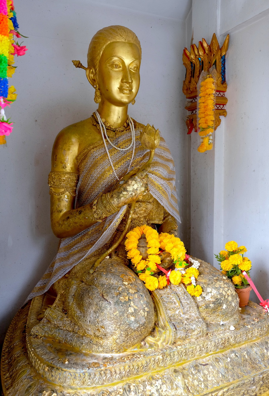 พระนางเลือดขาว วัดแม่เจ้าอยู่หัว