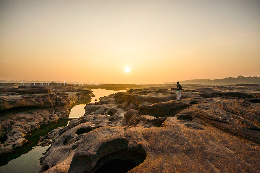 สามพันโบก