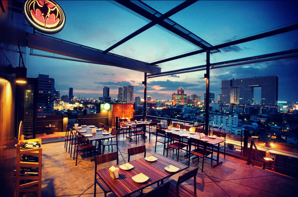 15 ร้านอาหารบนดาดฟ้า ชมวิวกรุงเทพฯ สุดโรแมนติก 15 ร้านอาหารบนดาดฟ้า ชมวิวกรุงเทพฯ สุดโรแมนติก