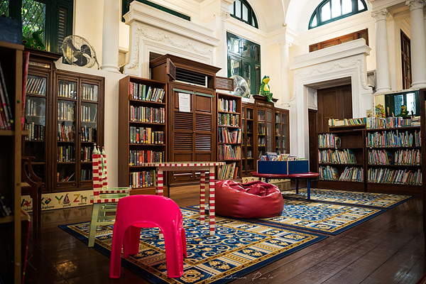 ห้องสมุดเนียลสัน เฮส์ (Neilson Hays Library)