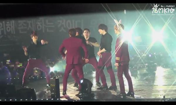 Super Junior ออกลีลาเต้นเพลง ชักกระตุก