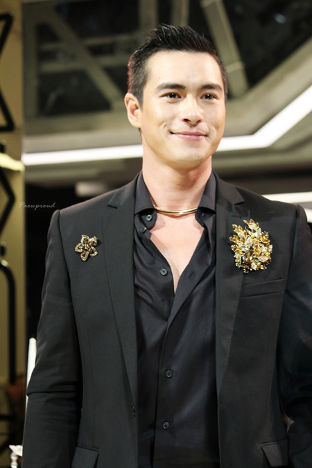 ปีเตอร์ มิว ควงคู่ออกอีเว้นท์เครื่องสำอาง M.A.C. ปีเตอร์ มิว ควงคู่ออกอีเว้นท์เครื่องสำอาง M.A.C.