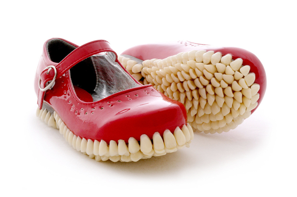 รองเท้าพื้นฟันมนุษย์,