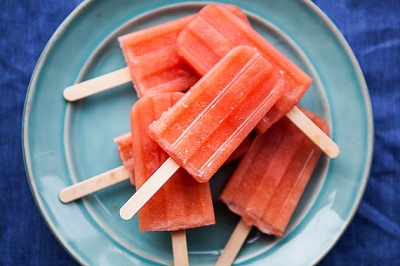 8 ไอเดียขนมหวานจากแตงโม อร่อยชุ่มฉ่ำน่าหม่ำสุด ๆ 8 ไอเดียขนมหวานจากแตงโม อร่อยชุ่มฉ่ำน่าหม่ำสุด ๆ
