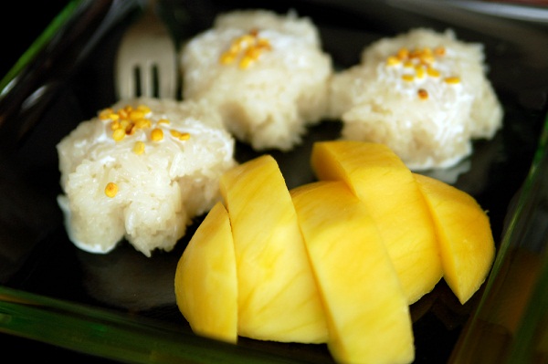 ข้าวเหนียวมูน ข้าวเหนียวมะม่วง ขนมหวานไทย ๆ ดังไกลไปทั่วโลก ข้าวเหนียวมูน ข้าวเหนียวมะม่วง ขนมหวานไทย ๆ ดังไกลไปทั่วโลก