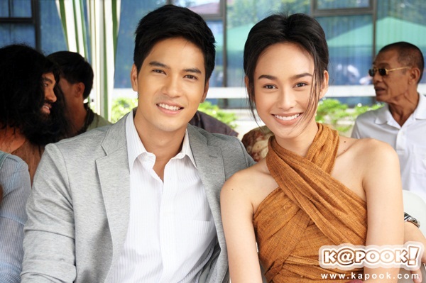 อ๋อม ไมค์ ปุ๊กลุ๊ก นาว นำทีมบวงสรวงละคร อตีตา อ๋อม ไมค์ ปุ๊กลุ๊ก นาว นำทีมบวงสรวงละคร อตีตา