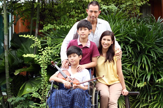 เด็กชายในเงา เด็กชายในเงา